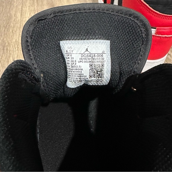 {preloved} Youth Air Jordan 1 - Picture 10 of 11